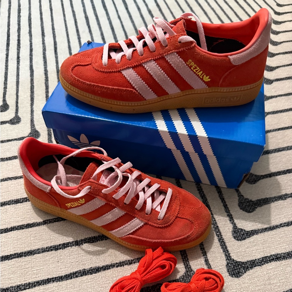 adidas Handball Spezial
Bright Red Clear Pink (Women's)